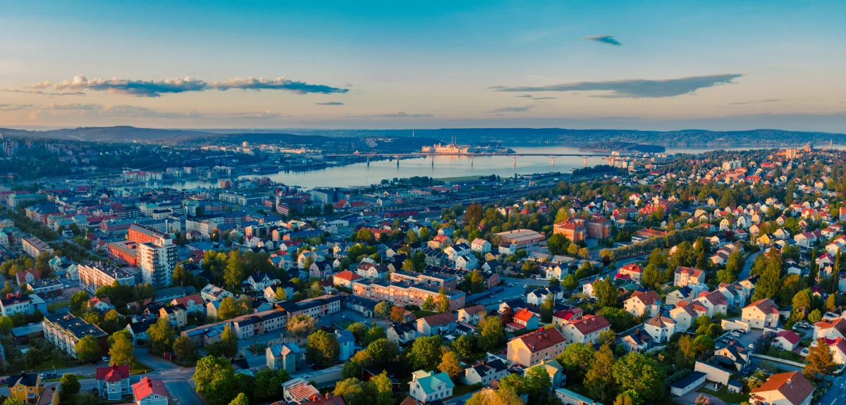 Udsigt over den svenske by Sundsvall