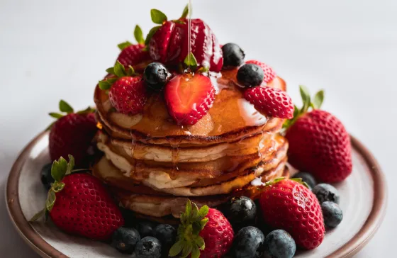 Fluffy pancakes with fresh berries