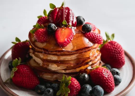 Fluffy pancakes with fresh berries