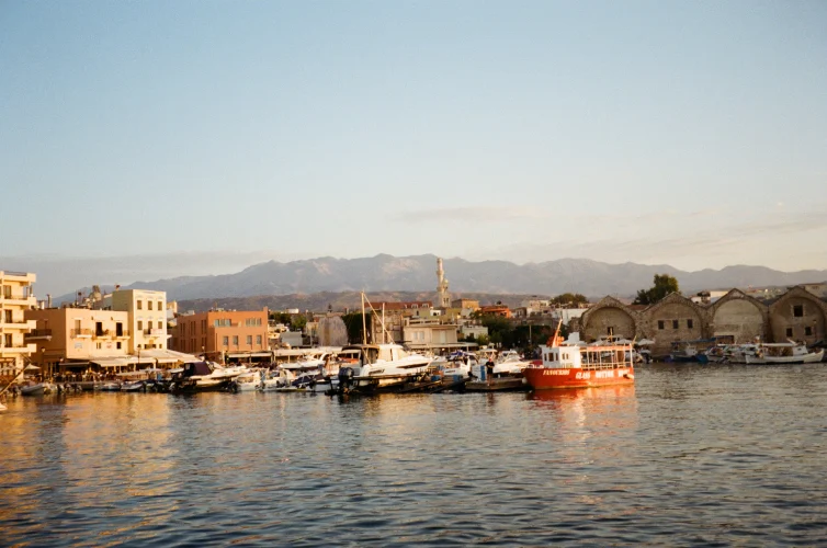 Hamnen i Chania på den grekiska ön Kreta