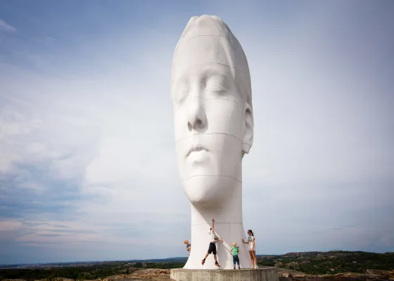 Den 14 meter høye skulpturen Anna av Jaume Plensa Pilane