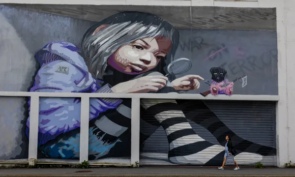 Bergen street art hero