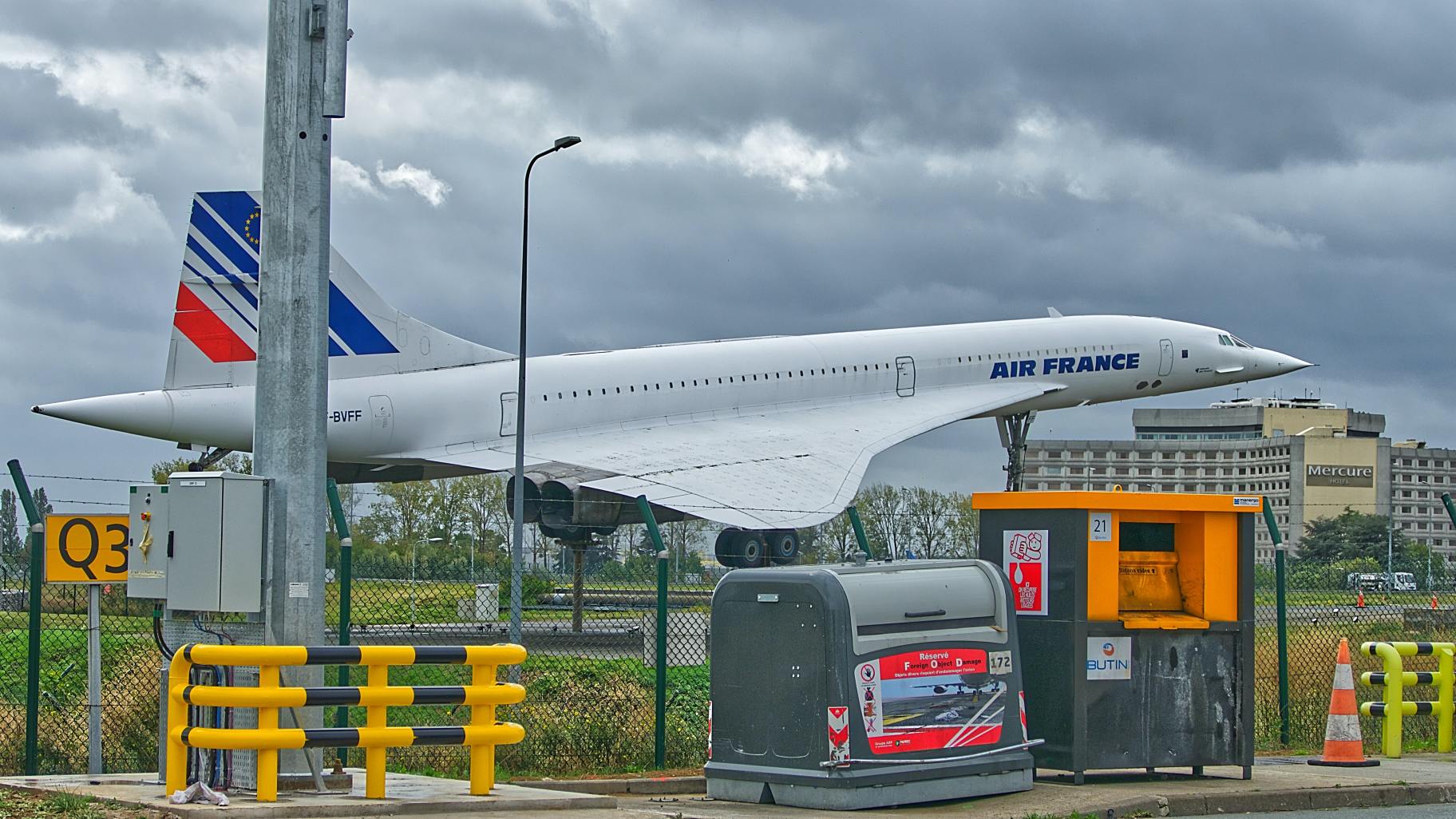 Where to buy a prepaid SIM Card or eSIM at Paris Charles de Gaulle Airport