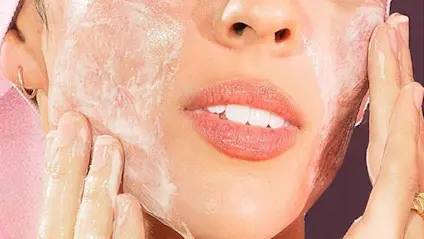 whiteheads-vs-blackheads-thumbnail