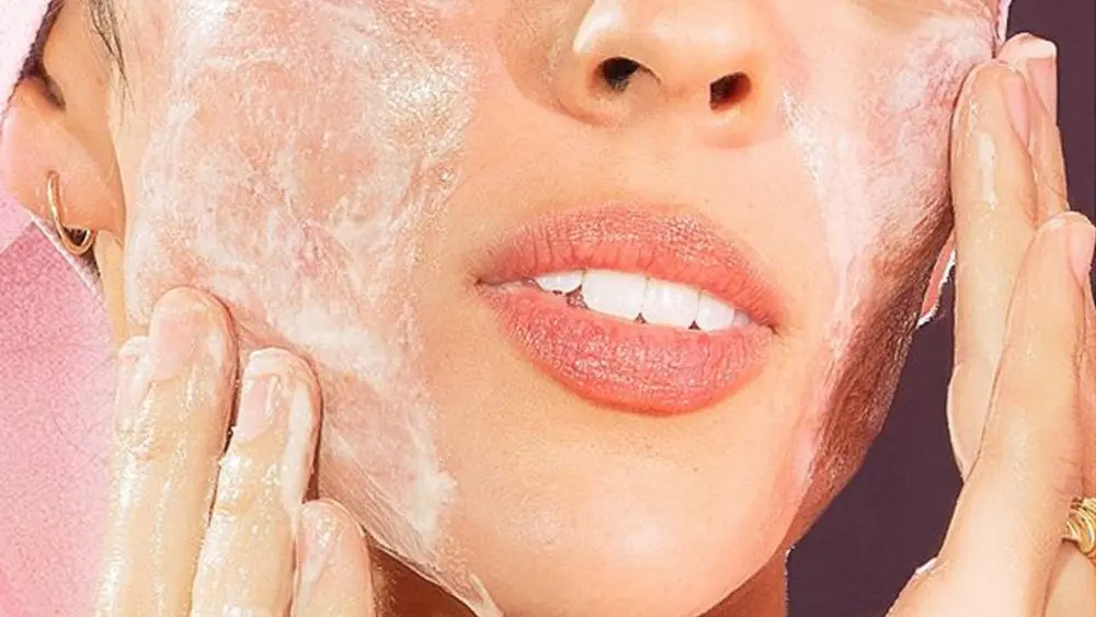 whiteheads-vs-blackheads-thumbnail