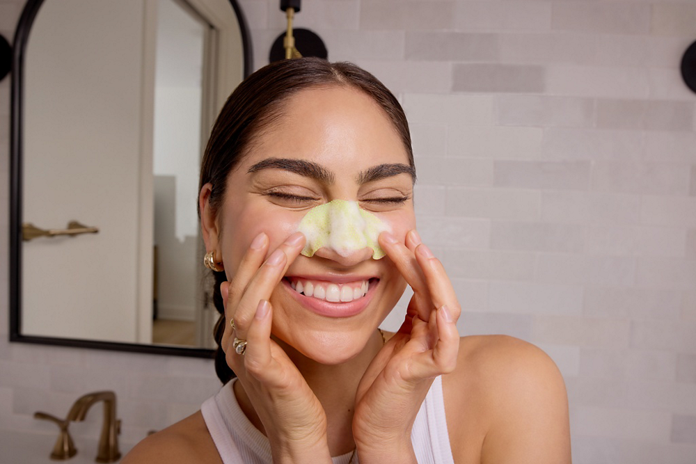 25 Biore Bubbling Nose Mask Wearing Mask With Bubbles 1 Hi Res