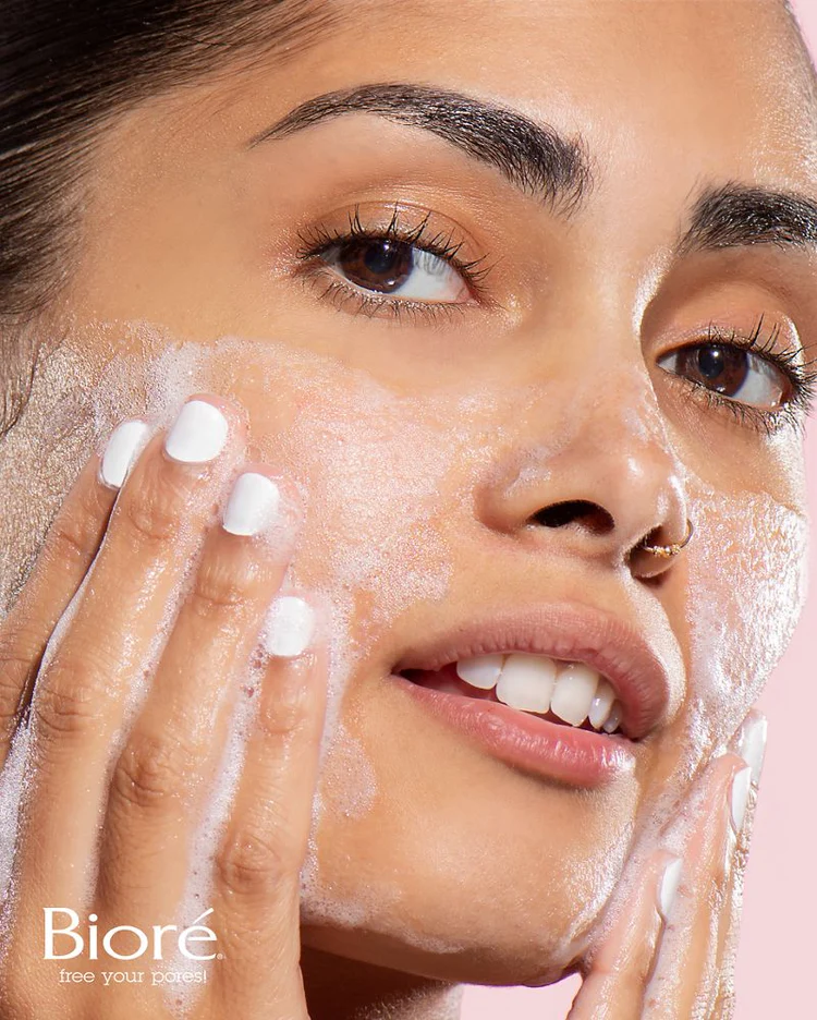 Woman Washing Her Face_Image