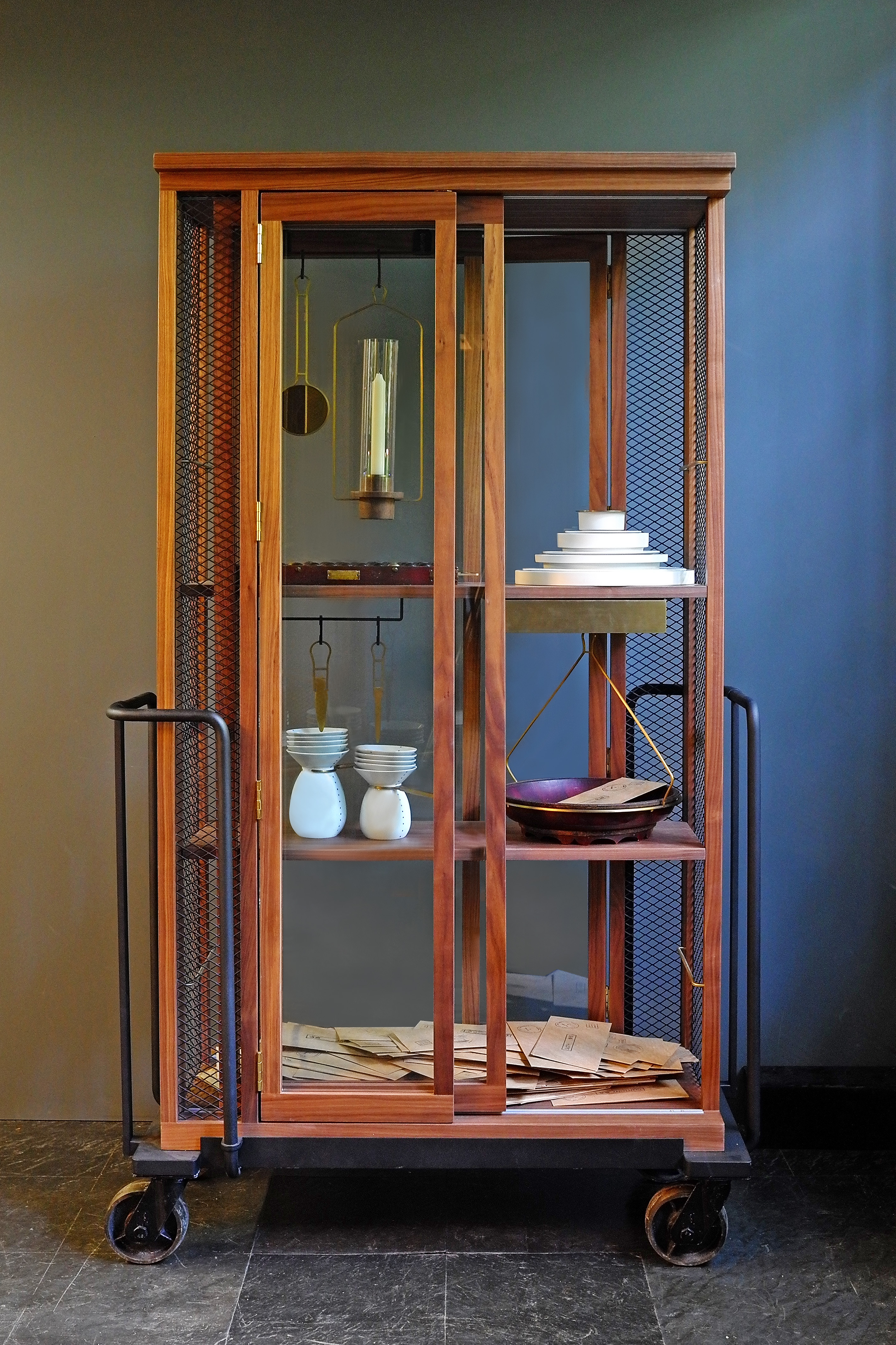 洋書 Cabinets of Curiosities Cabinets of Curiosities: Mauriès, Patrick: 9780500022887
