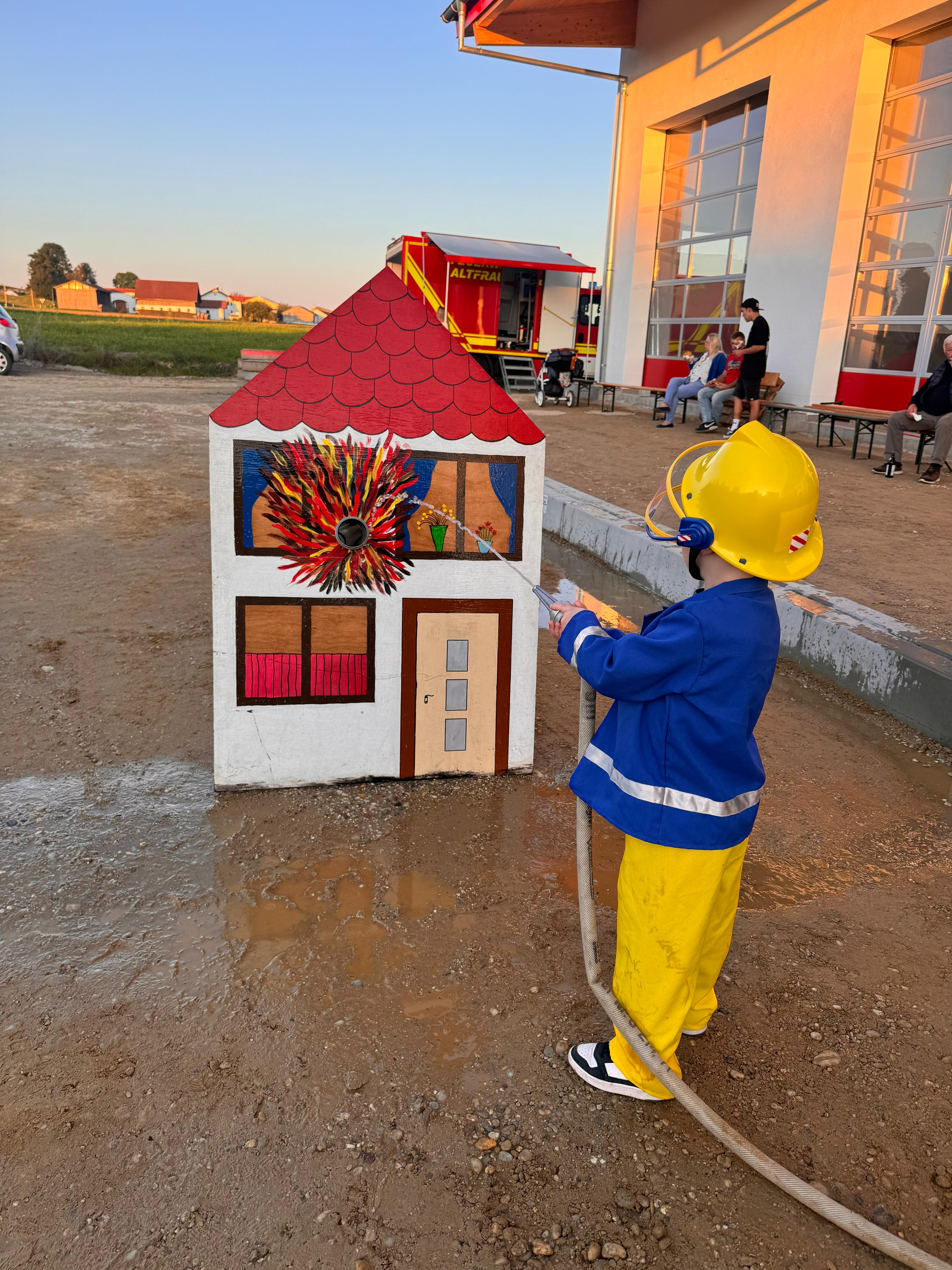 "Lange Nacht der Feuerwehr" begeistert Groß und Klein in Altfraunhofen