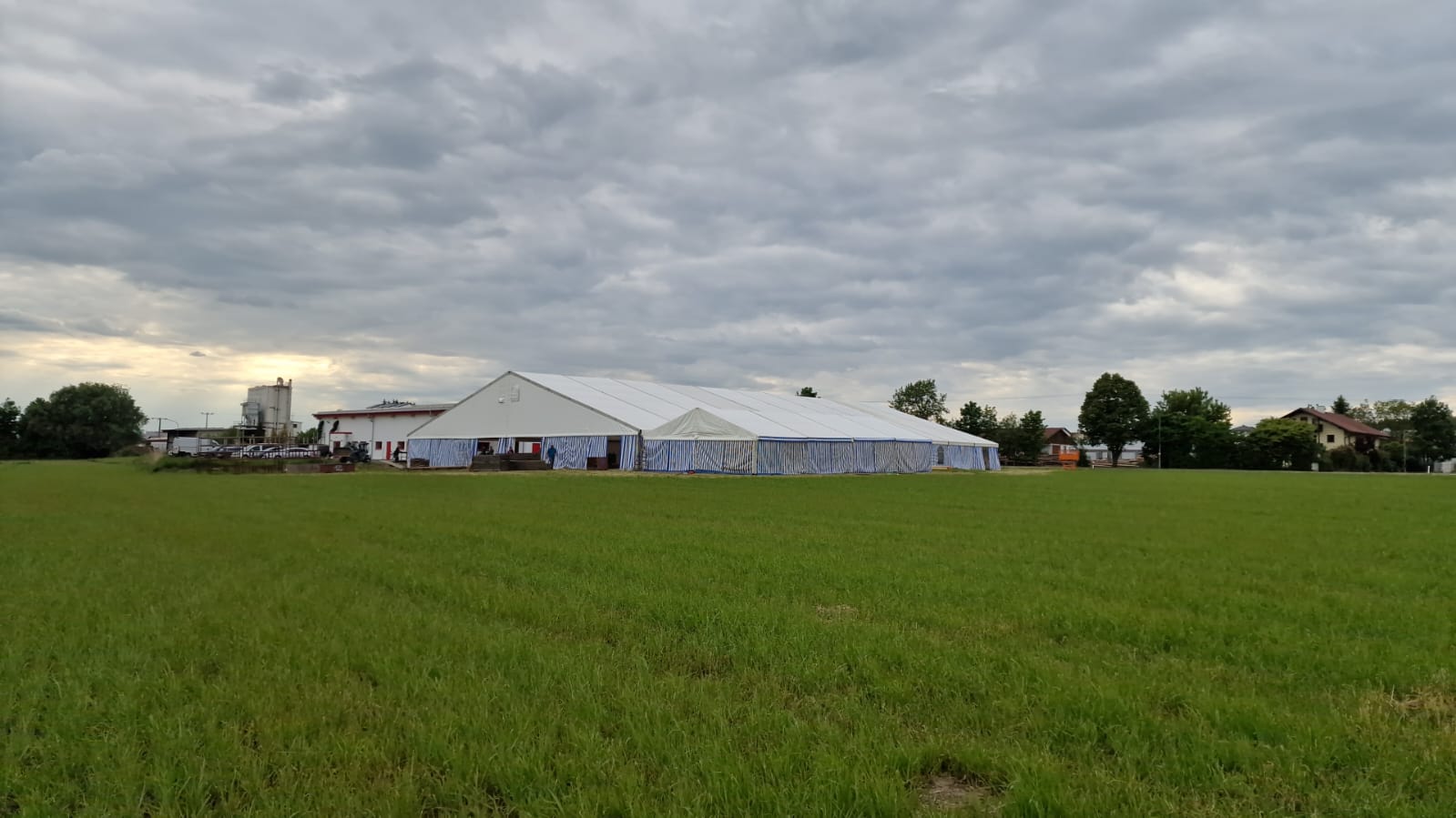 Zeltaufbau für das 150-jährige Gründungsfest