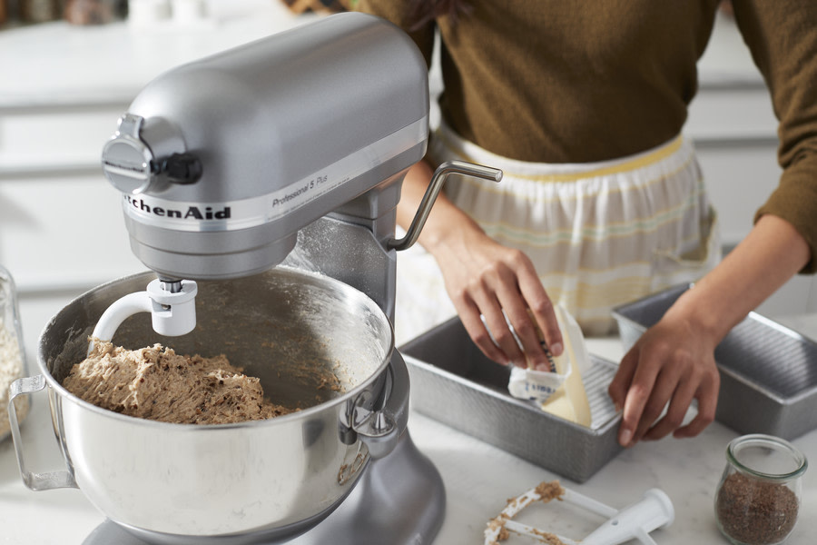 Stand-mixer-with-dough-hook-kneading-dough