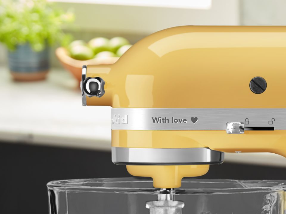 Mixers-tilt-head-4.7L-artisan-exclusive-majestic-yellow-zoom-with-personalised-engraving-with-love-on-trimband