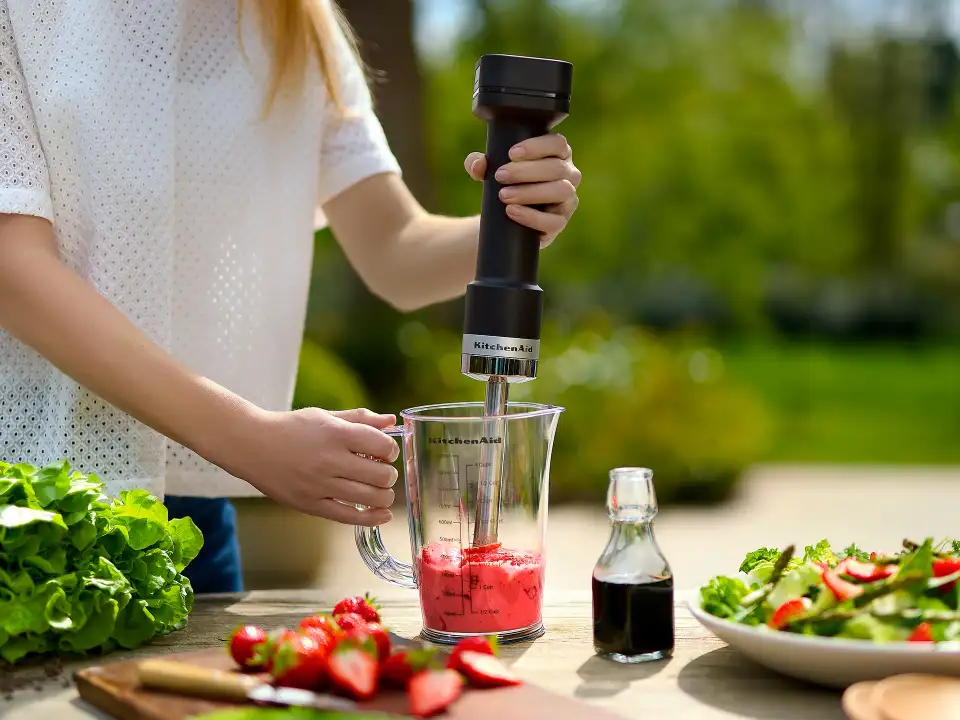 PLP-Hand blender-benefits-free-yourself-up-with-cordless B