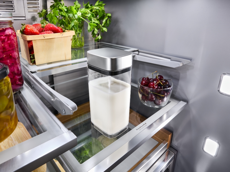 milk-container-with-hose-and-lid-KESMC-milk-container-stored-inside-the-fridge