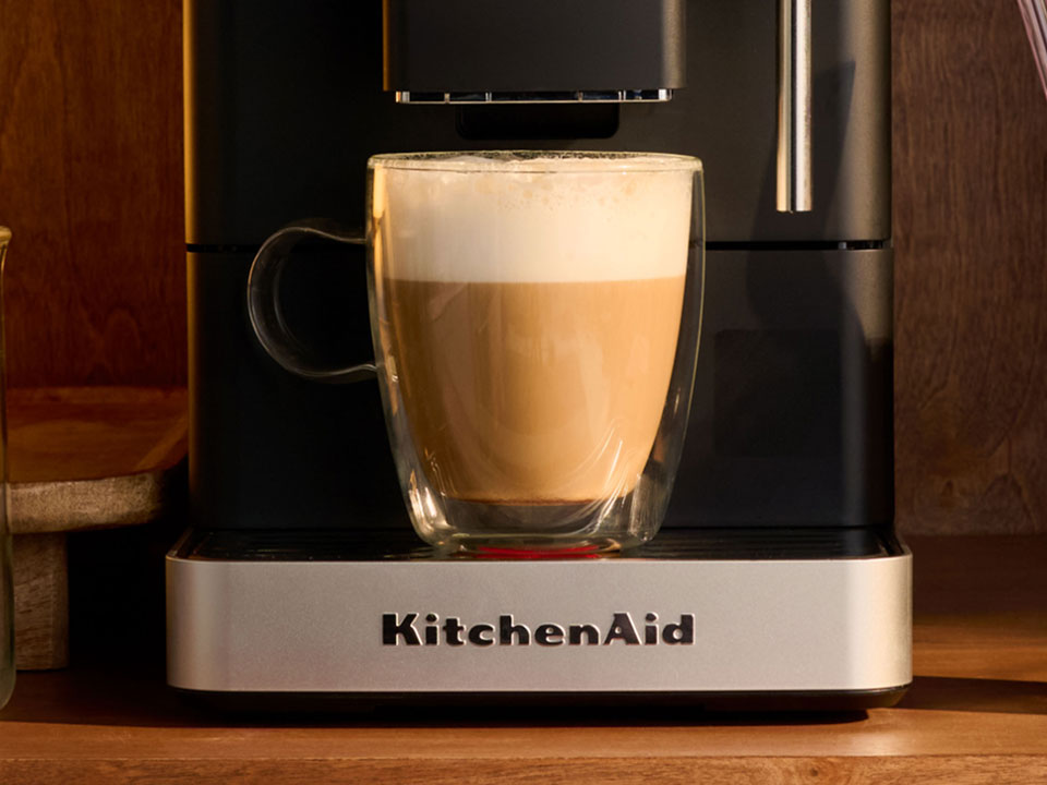 photo-left-right espresso-fully-auto-kf2 zoom-on-coffee-late