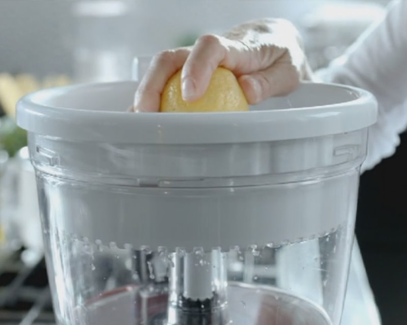 pressing-lemon-with-a-food-processor