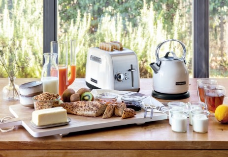 white-kettle-and-toaster-with-breakfast