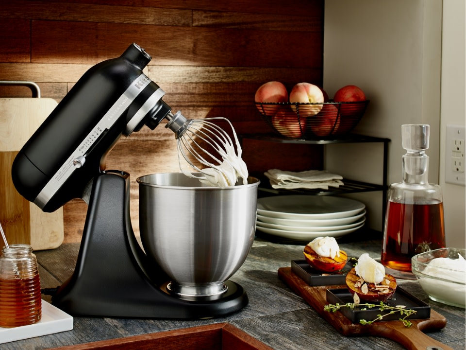 Accessories-mixer-whisk-onyx-black-mixer-with-whisk-mixing-cream
