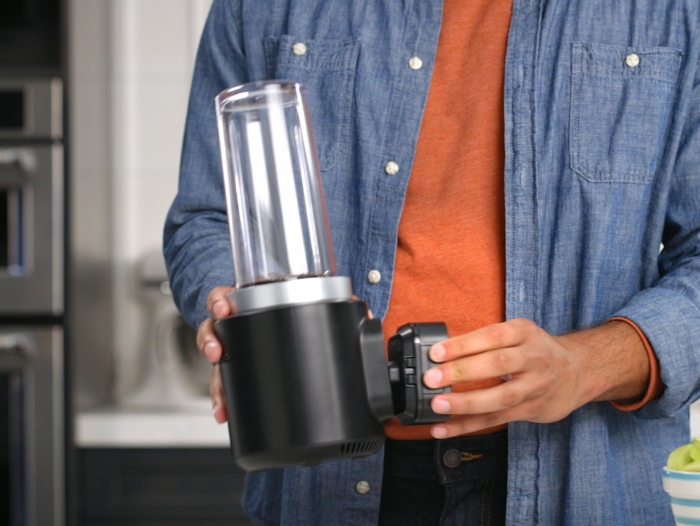 Battery cordless-go-personal-blender plug