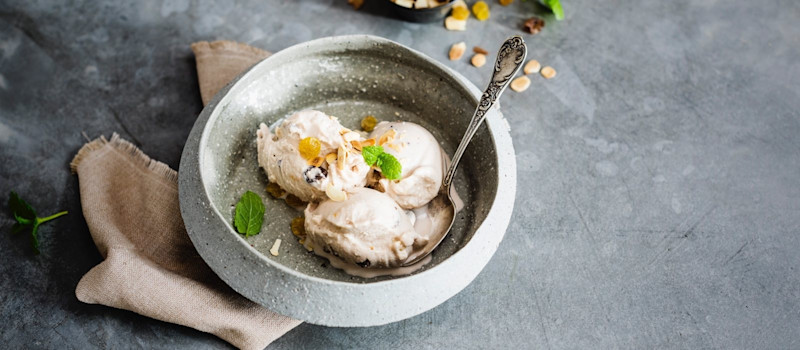 Homemade yogurt and honey ice cream with roasted almonds