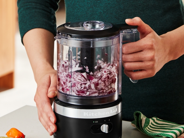 get-started-cordless-food-chopper-chopping-onions