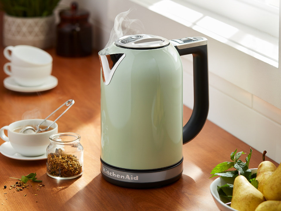 KitchenAid KEK1722 1.7-Liter Electric Kettle with LED Display - Bed Bath &  Beyond - 8753791