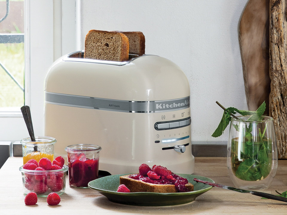 Kitchenaid 2025 toaster cream