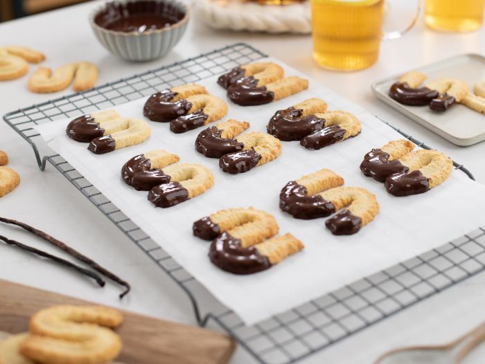 dishes-attachment-food-grinder-with-cookie-press biscuits