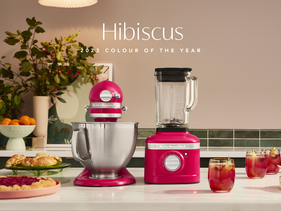 K400-Blender-and-Mixer-hibiscus-colour-of-the-year-on-countertop