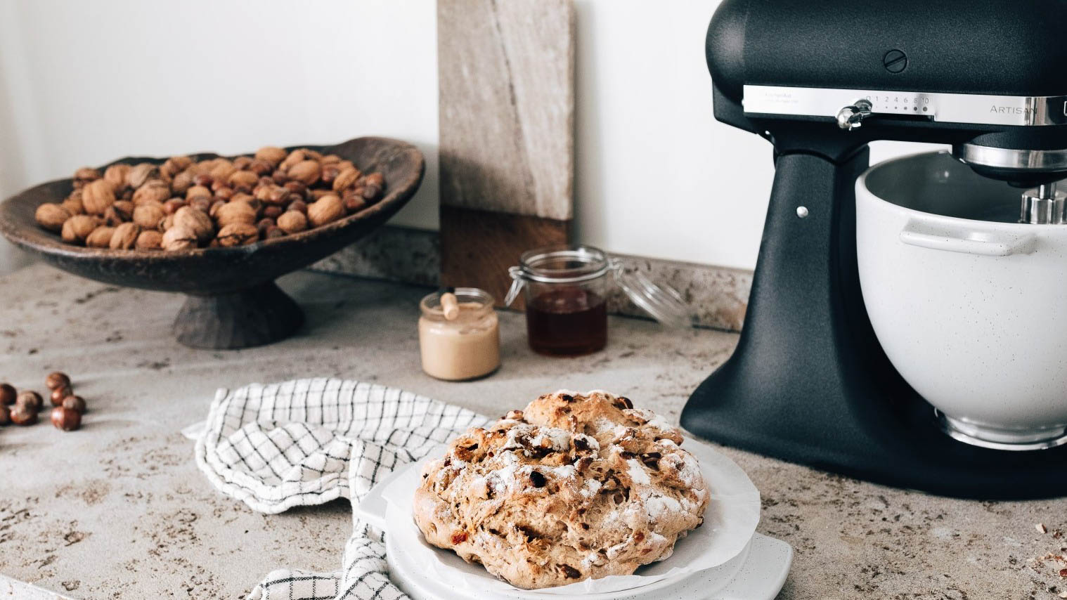 Rye bread with raisins and hazelnuts