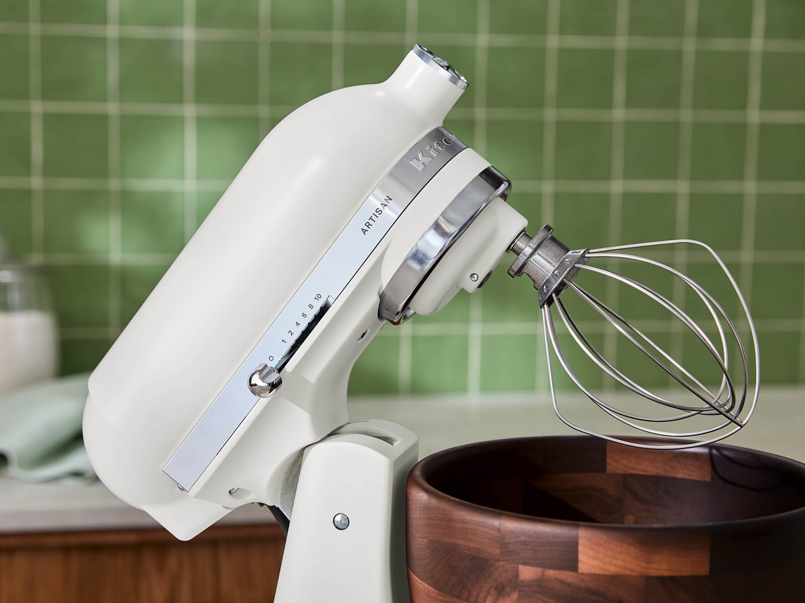 MIXER MET KANTELBARE KOP 4,7 L - ARTISAN MET WALNOOTHOUTEN KOM