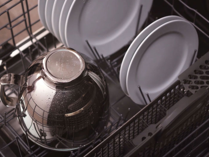 product-tips mixer-tilt-head clean-dishwasher-safe