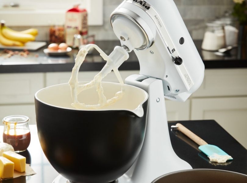 paddle-attachment-on-white-mixer-with-black-mixing-bowl