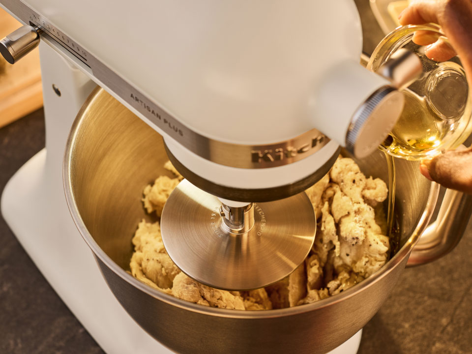 photo-left-right-mixer-artisan-plus-processing-thick-dough