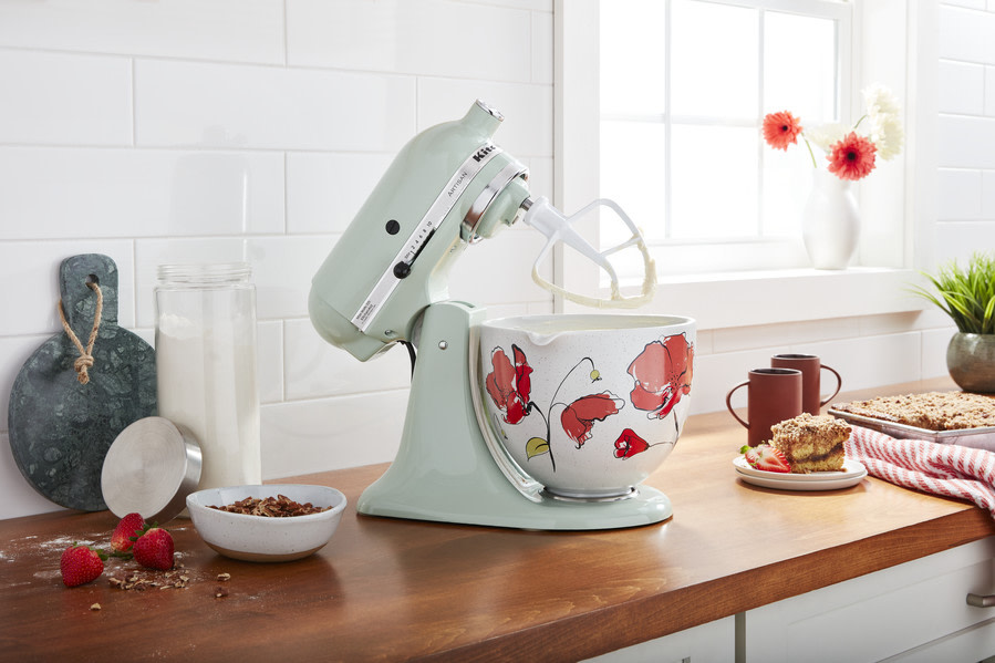 Stand-mixer-with-ceramic-mixing-bowl-with-poppy-design