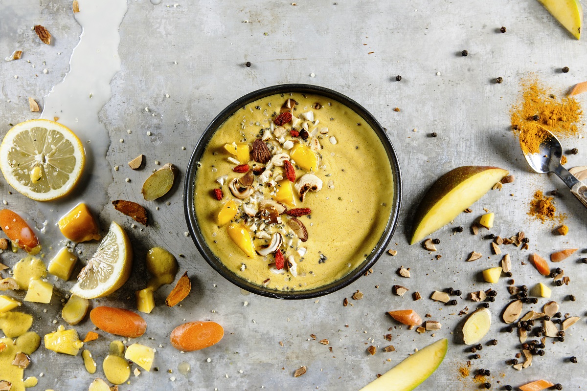 Mango-and-banana-smoothie-bowl