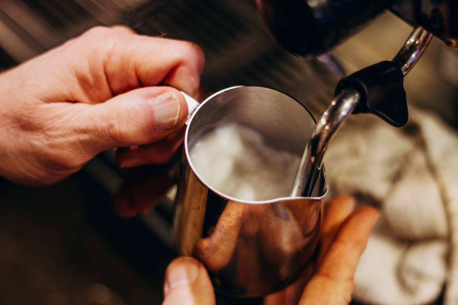 How to froth and steam milk KitchenAid IE