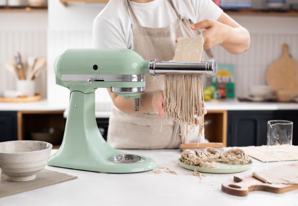making-pasta-with-KitchenAid-stand-mixer