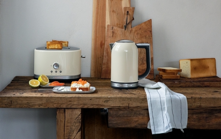 cream-kettle-and-toaster-on-wood-table