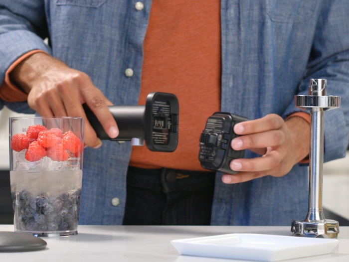 Battery cordless-go-hand-blender plug