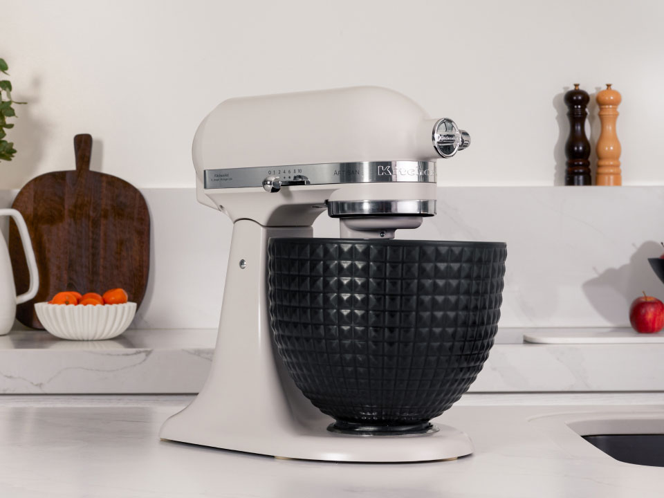 photo-left-right-5KSM156CXEMH-1-monochrome-contrast-mixer-on-marble-countertop