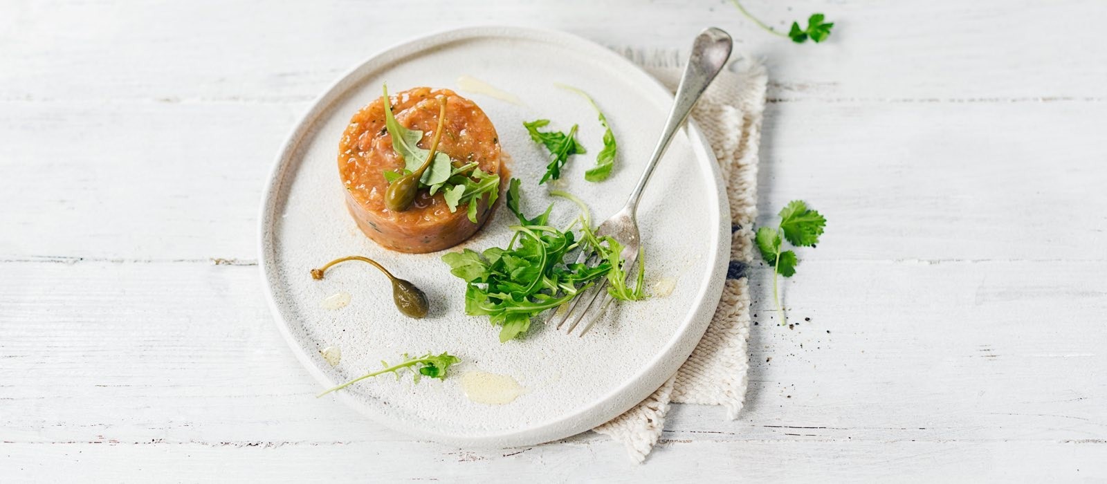 Import-Recipe - Salmon tartare with pineapple and sweet soy sauce