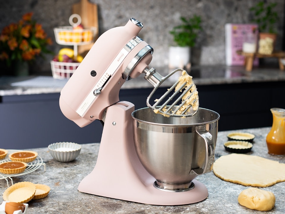 Accessories-pastry-beater-feather-pink-mixer-with-beater-mixing-pastry