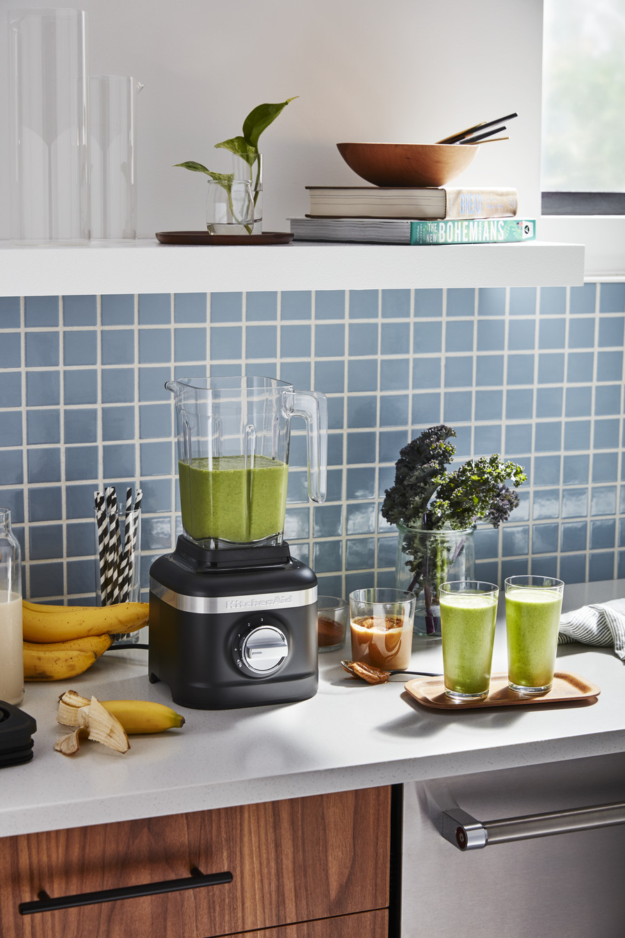 black-k150-blender-and-green-kale-smoothie