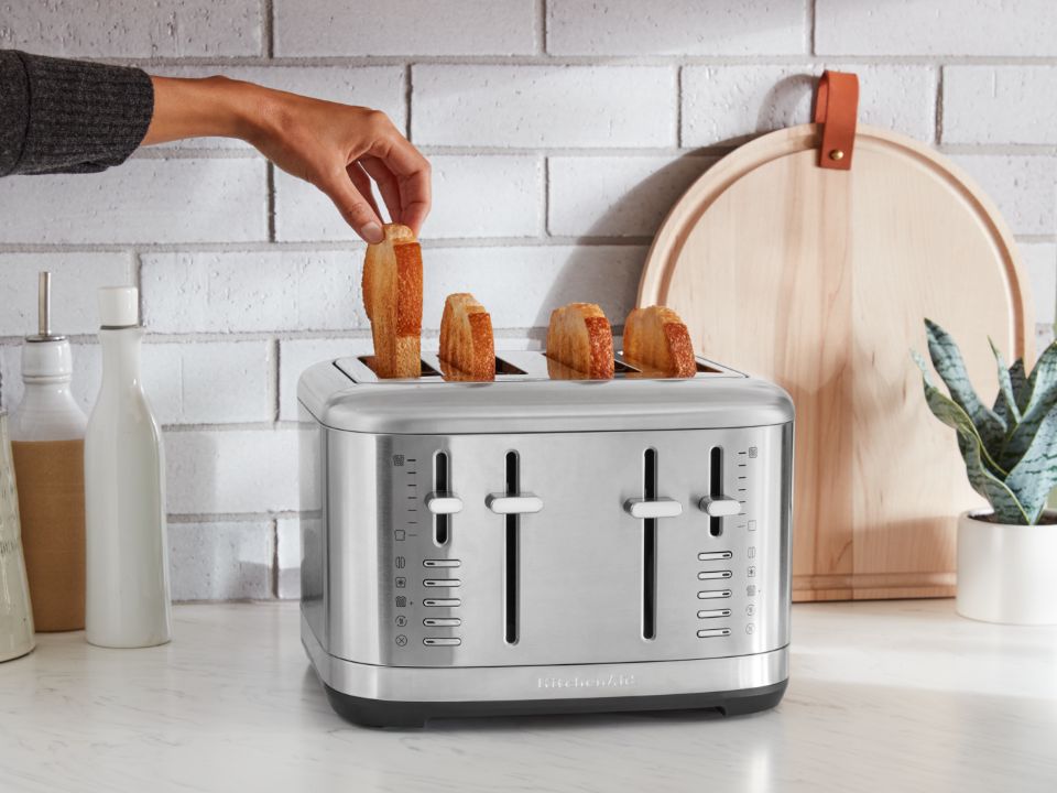 3-Toaster-4-slice-5KMT4109-stainless-steel-toaster-4-slice-on-countertop-man-doing-toasts