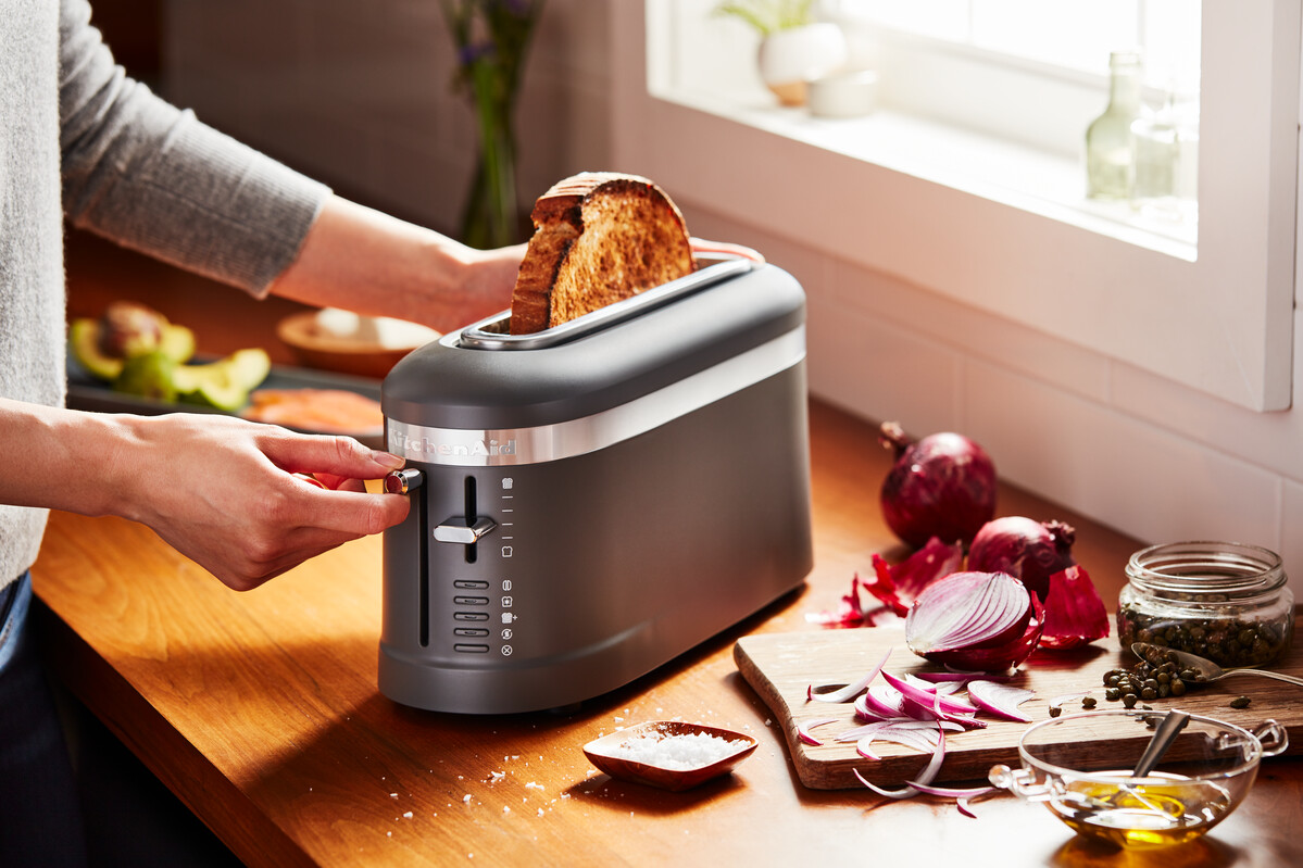 red-toaster-long-slot-4-slice-design-with-red-kettle-and-vegetable-toasts