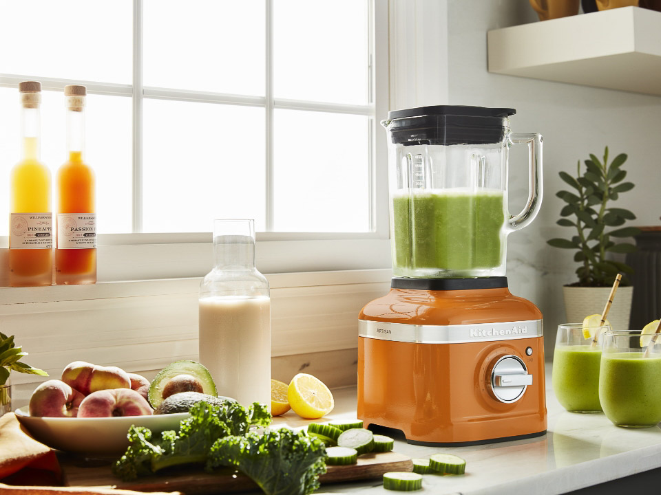 K400-Blender-honey-on-countertop-with-mixed-smoothie