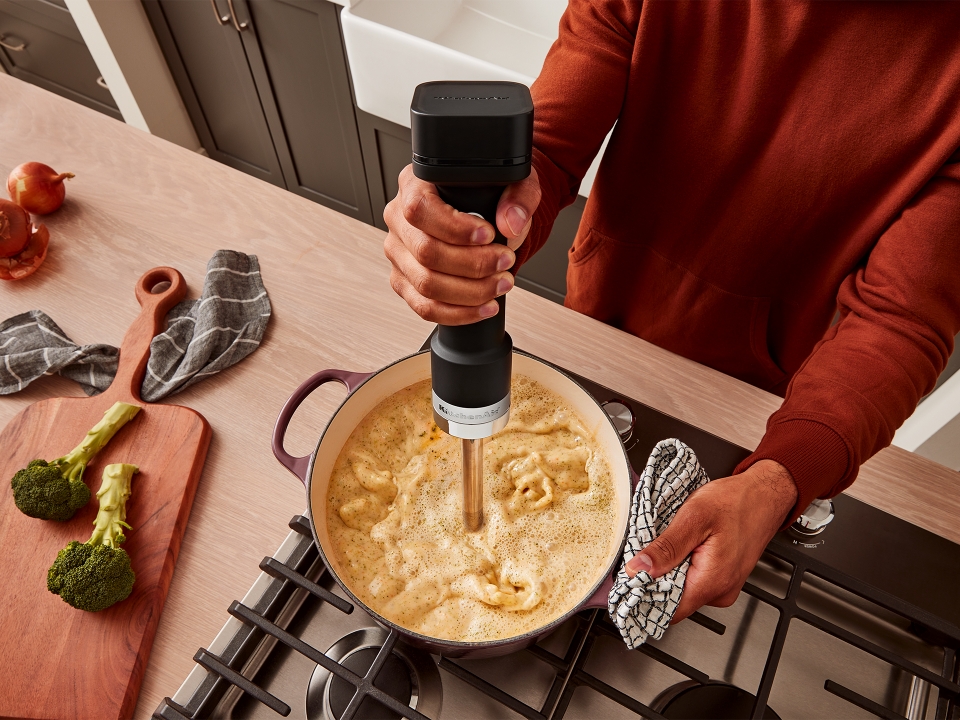 PLP-Hand blender-benefits-straight-into-pots-and-pans B