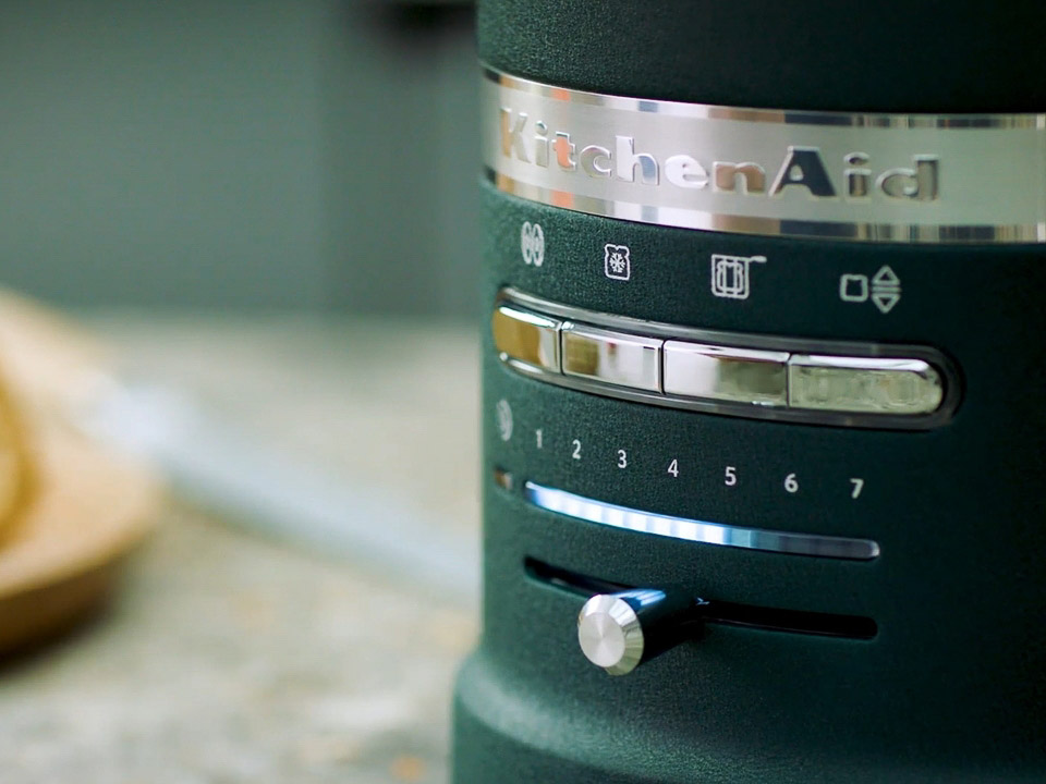 Breakfast-toaster-2-slice-artisan-pebbled-palm-options-close-up