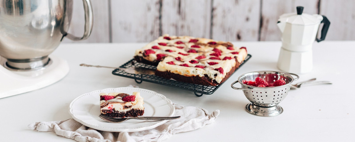 Käsekuchen Brownies mit Himbeeren | KitchenAid CH